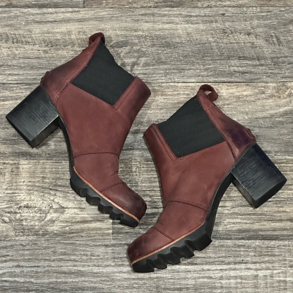 Sorel Addington Waterproof Heeled Chelsea Boots in Redwood Size 10.5